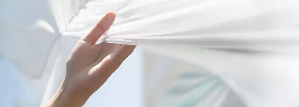 흰 옷에서 얼룩을 제거하는 방법 이미지
